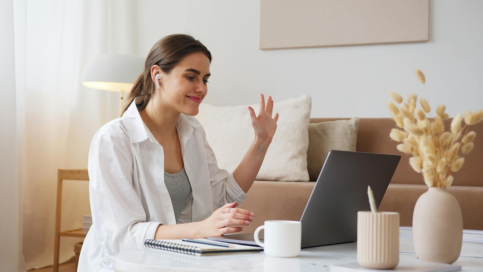 Tutor teaching online